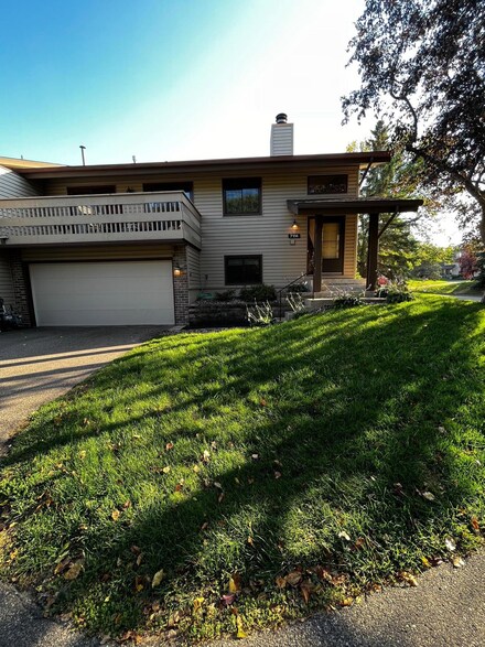 7114 W 113th St, Bloomington, MN 55438