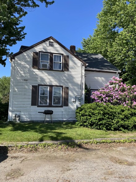 2 Lagasse St, Rochester, NH 03867