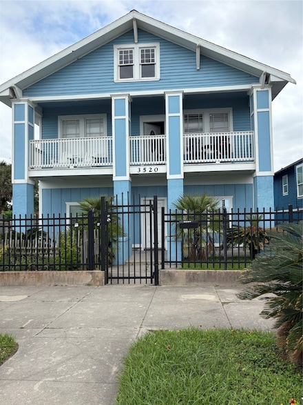 3520 Ave S 1 2 Down, Galveston, TX 77550