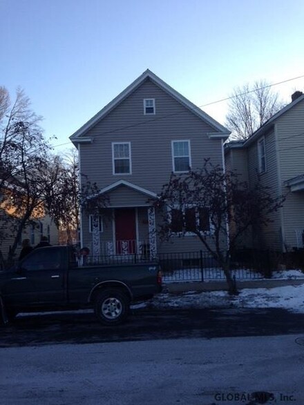 1056 Strong St, Schenectady, NY 12307