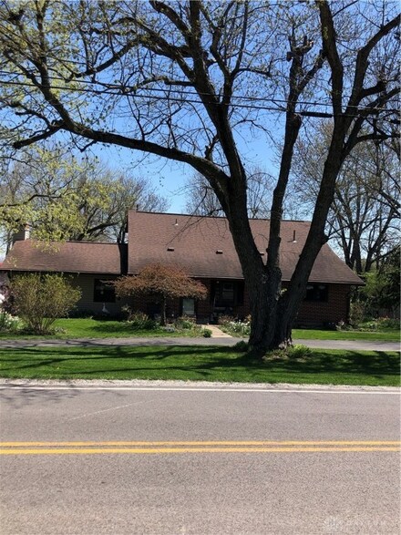 8145 S Palmer Rd, New Carlisle, OH 45344