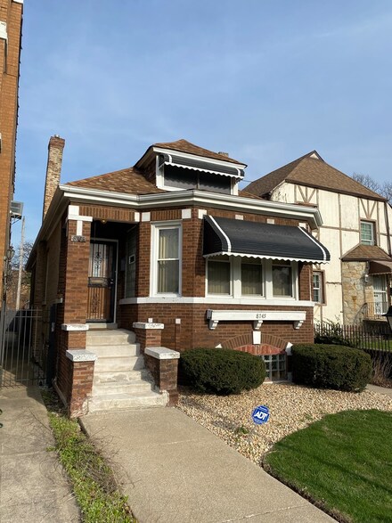 8745 S Hermitage Ave, Chicago, IL 60620