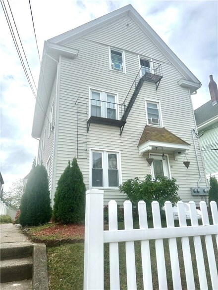 68 Baldwin St, Pawtucket, RI 02860