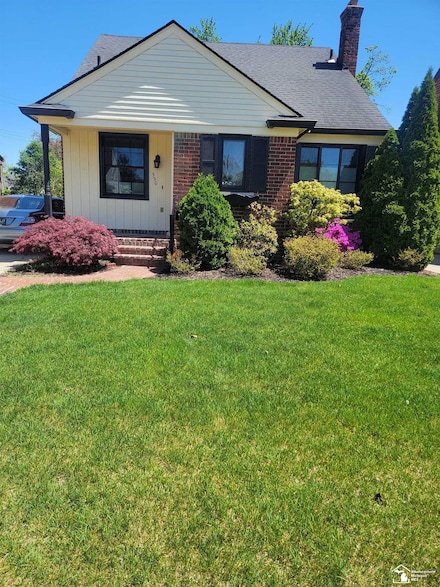 330 Devonshire St, Dearborn, MI 48124