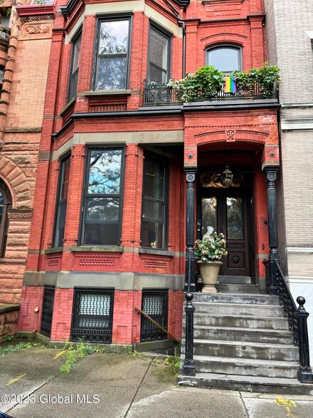 30 Willett St, Albany, NY 12210