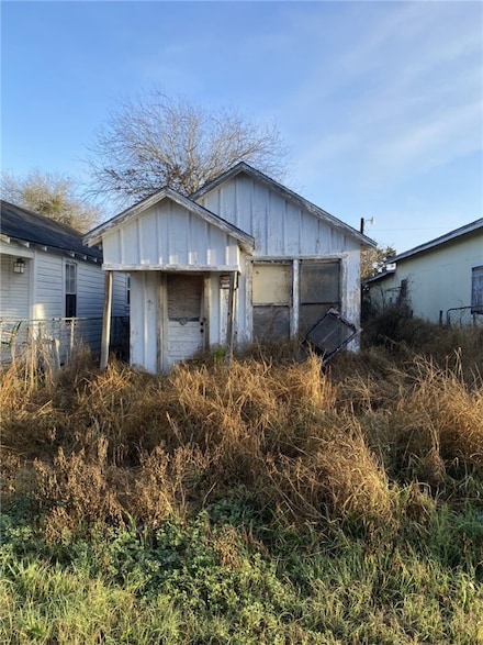 529 West Ave E, Robstown, TX 78380