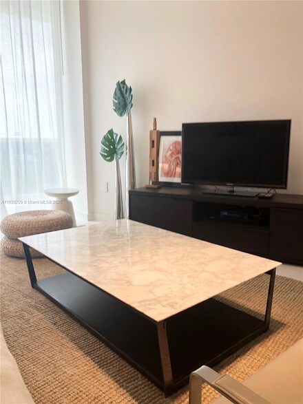 15811 Collins Ave Unit 805, Sunny Isles Beach, FL 33160
