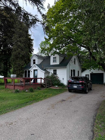 111 W Railroad St, Bowler, WI 54416