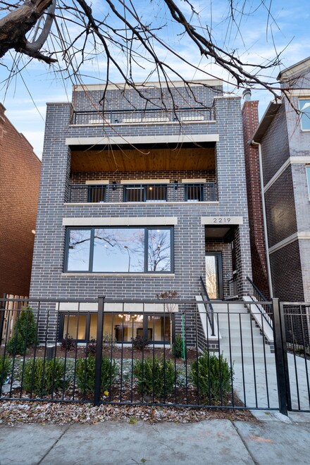 2219 W Foster Ave Unit 2, Chicago, IL 60625