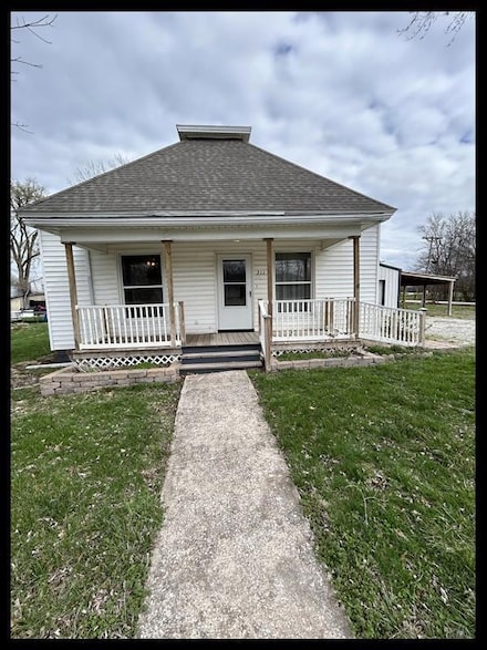 211 S Shelby St, Clarence, MO 63437