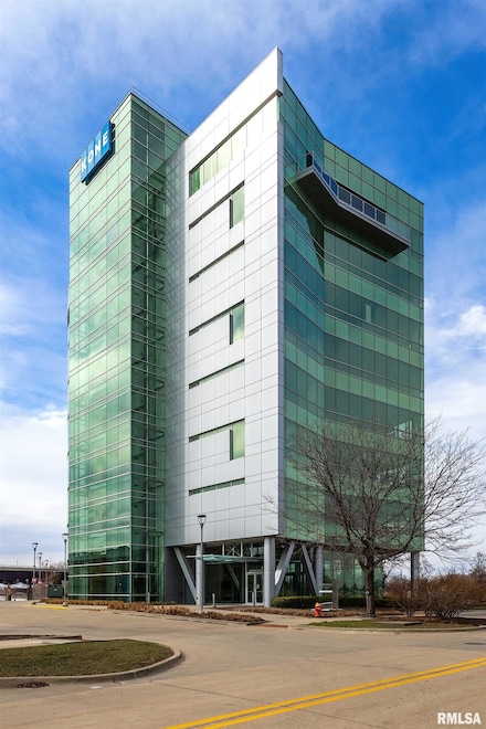 1 Kone Ct Unit 804, Moline, IL 61265