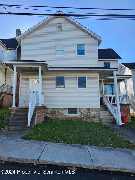 136 E Grove St, Taylor, PA 18517