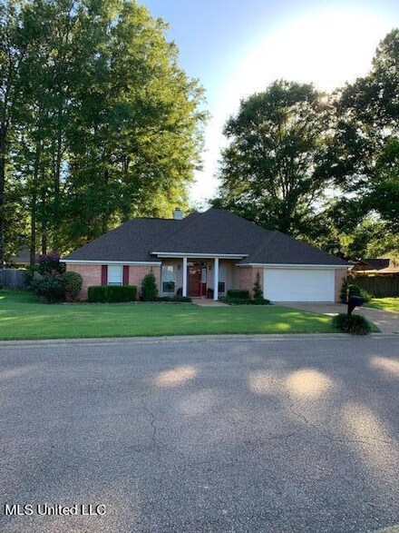 801 Windward Dr, Richland, MS 39218