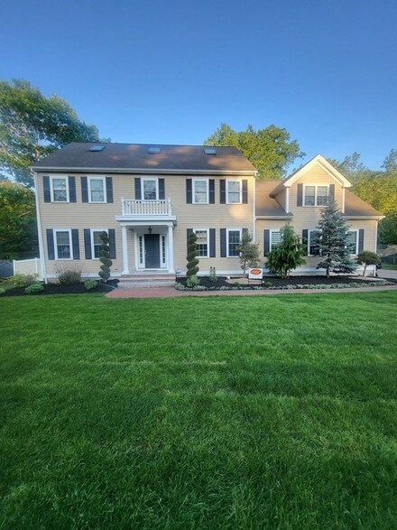 132 W Union St, Ashland, MA 01721