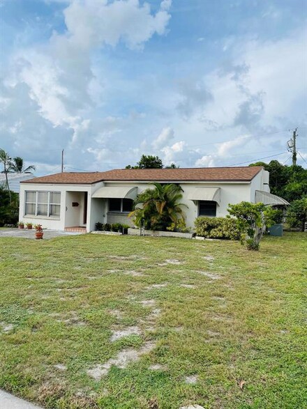 823 El Prado, West Palm Beach, FL 33405