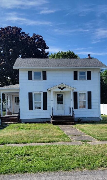 211 Pleasant St, Medina, NY 14103
