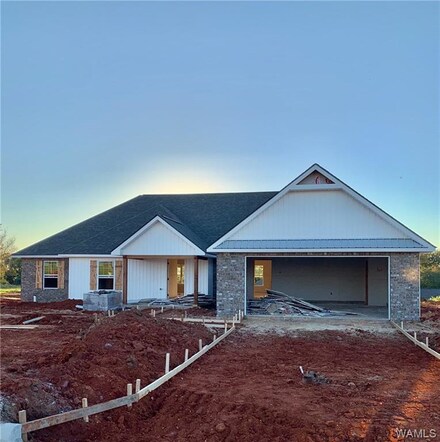 128 Rob Lee St, Moundville, AL 35474