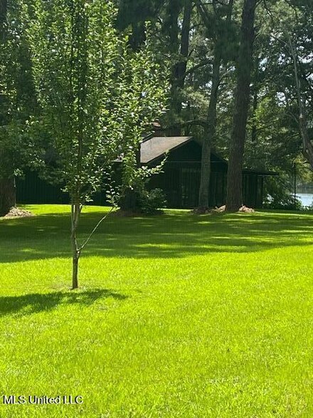 3941 Lake Catherine Dr, Jackson, MS 39212