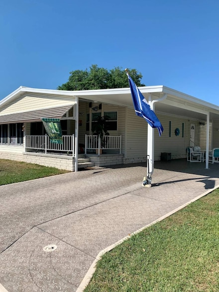 6125 Utopia Dr, Zephyrhills, FL 33540