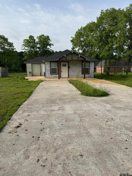 338 County Road 3010, Mount Pleasant, TX 75455