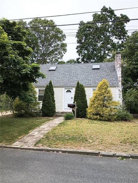 55 Mystic Dr, Warwick, RI 02889