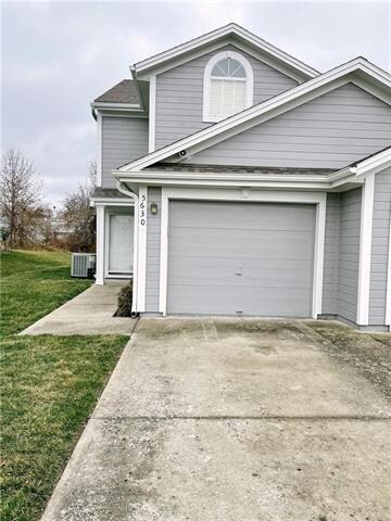 5630 NW Sunrise Meadow Cir, Lees Summit, MO 64064