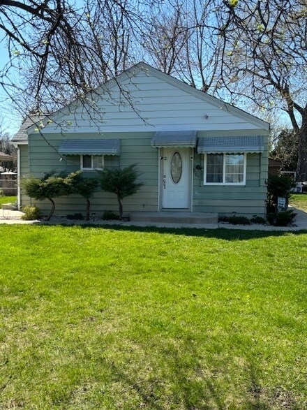 2N760 Beverly Ave, Addison, IL 60101