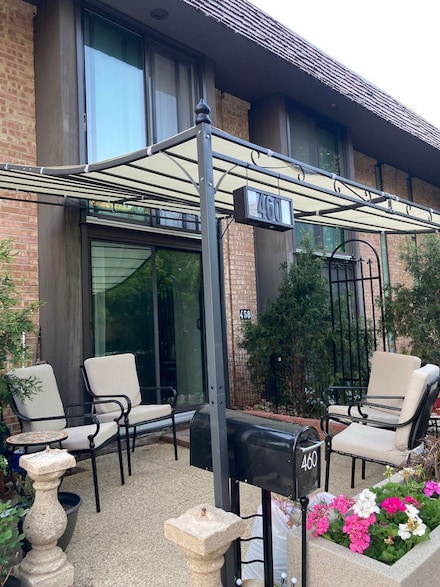 460 W Russell St Unit 460, Barrington, IL 60010