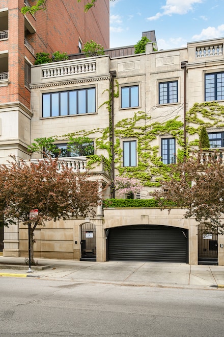 2124 N Lincoln Park W, Chicago, IL 60614