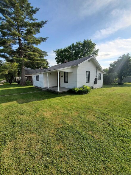 924 Thomas St, Bicknell, IN 47512