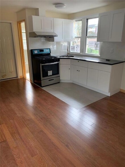 82 Laurel Ave, Staten Island, NY 10304