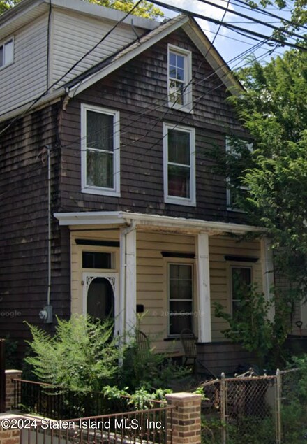 26 Metcalfe St, Staten Island, NY 10304