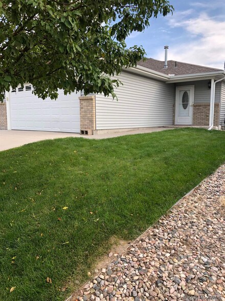 4411 Charles St, Cheyenne, WY 82001