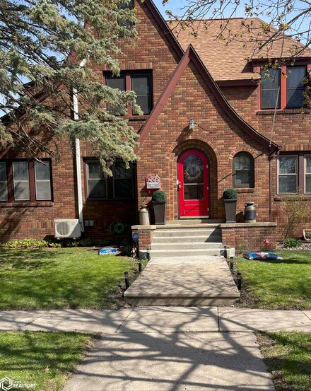 1009 Main St, Ackley, IA 50601