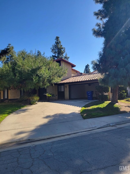 4162 Pinewood Lake Dr, Bakersfield, CA 93309