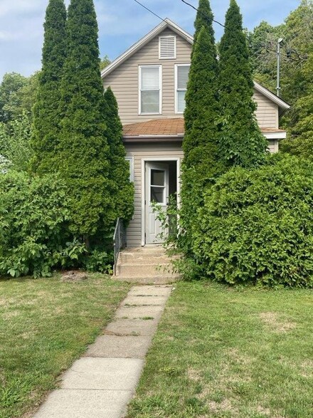32 Linden Ave N, Maple Lake, MN 55358