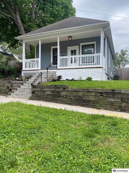 6313 Miami St, Omaha, NE 68104