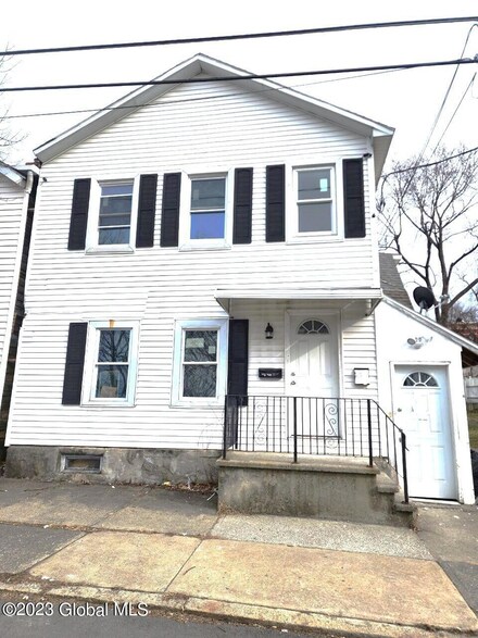 404 8th St, Troy, NY 12180
