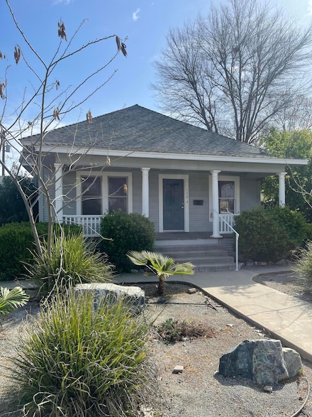 132 N Gale Hill Ave, Lindsay, CA 93247