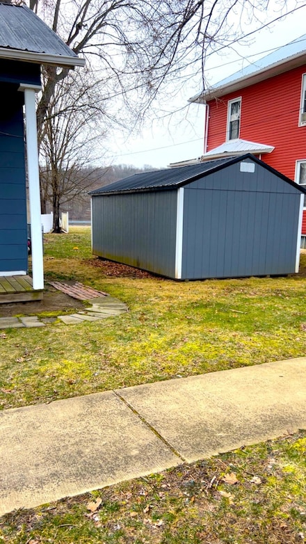 136 S 2nd Ave, Middleport, OH 45760