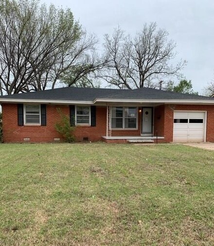 1128 N Grant St, Cordell, OK 73632