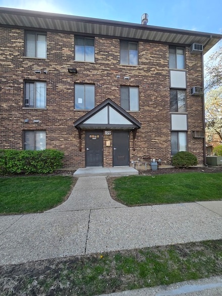 109 Gregory St Unit 13, Aurora, IL 60504