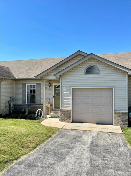 4029 Winterberry Ct, Washington, MO 63090