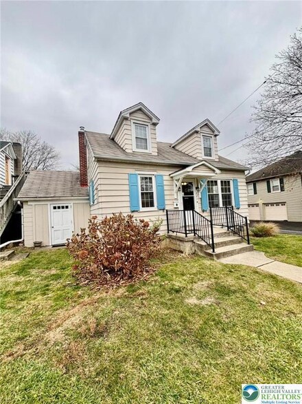 221 E Chestnut St, Nazareth, PA 18064