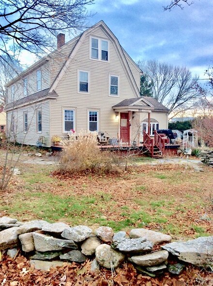 892 Prospect St, Somerset, MA 02726