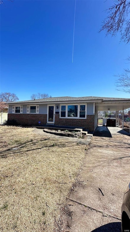 26 Manor Dr, Florissant, MO 63031