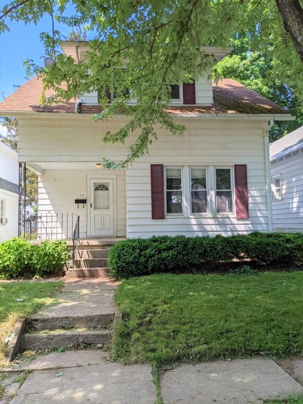 33 Wallace St, Schenectady, NY 12302