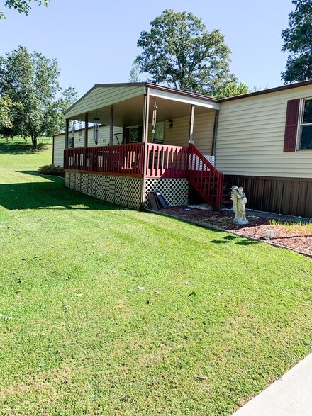 503 Moriah Noel Dr, Resaca, GA 30735