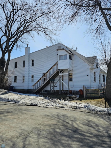 630 10th St N, Moorhead, MN 56560