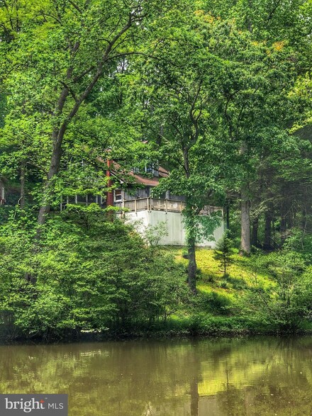414 Lake Dr, Amissville, VA 20106